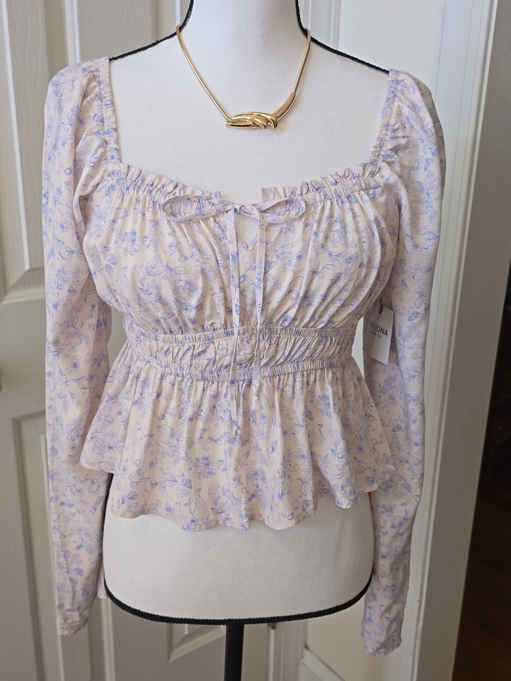 ARIZONA JEAN CO BRAND WOMEN'S JUNIOR SIZE LONG SLEEVES FLORAL TOP SIZE SMALL